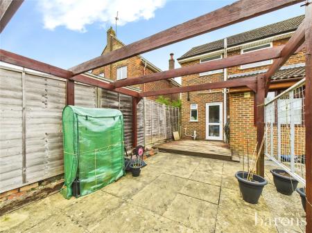 4 bedroom Semi-detached house for sale in Sheppard Road, Basingstoke