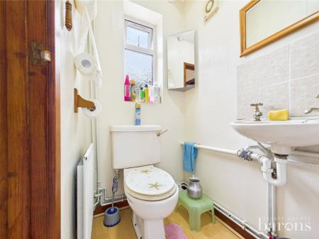 4 bedroom Semi-detached house for sale in Sheppard Road, Basingstoke