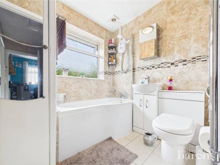 4 bedroom Semi-detached house for sale in Sheppard Road, Basingstoke