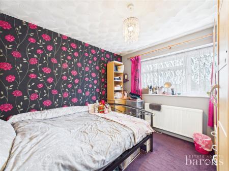 4 bedroom Semi-detached house for sale in Sheppard Road, Basingstoke
