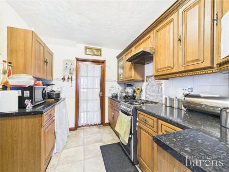 4 bedroom Semi-detached house for sale in Sheppard Road, Basingstoke