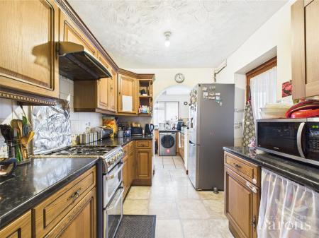 4 bedroom Semi-detached house for sale in Sheppard Road, Basingstoke