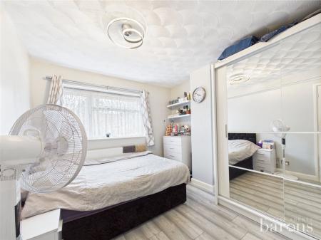 4 bedroom Semi-detached house for sale in Sheppard Road, Basingstoke