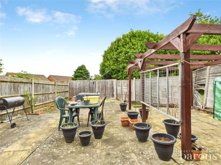4 bedroom Semi-detached house for sale in Sheppard Road, Basingstoke