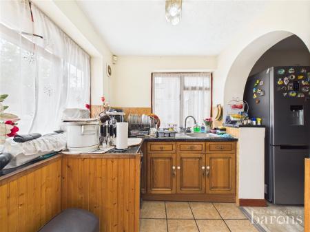 4 bedroom Semi-detached house for sale in Sheppard Road, Basingstoke