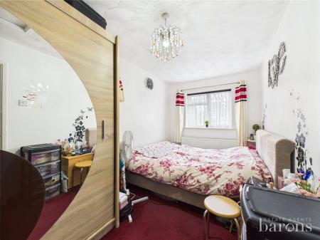 4 bedroom Semi-detached house for sale in Sheppard Road, Basingstoke