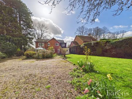 4 bedroom Detached house for sale in Oakley Lane, Oakley