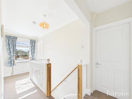 4 bedroom Detached house for sale in Oakley Lane, Oakley