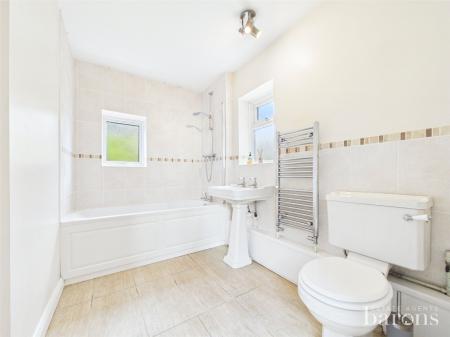 4 bedroom Detached house for sale in Oakley Lane, Oakley