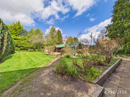 4 bedroom Detached house for sale in Oakley Lane, Oakley