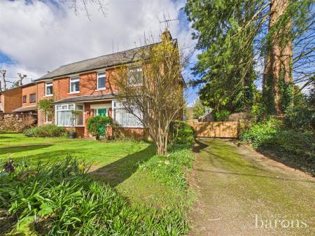4 bedroom Detached house for sale in Oakley Lane, Oakley