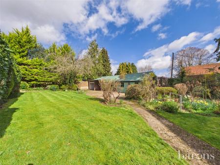 4 bedroom Detached house for sale in Oakley Lane, Oakley