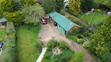 4 bedroom Detached house for sale in Oakley Lane, Oakley