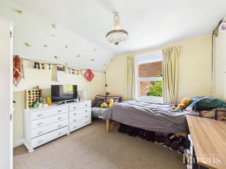 5 bedroom Semi-detached house for sale in Vyne Road, Basingstoke