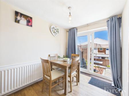 3 bedroom Terraced House for sale in Fabian Close, Basingstoke