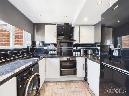 3 bedroom Terraced House for sale in Fabian Close, Basingstoke