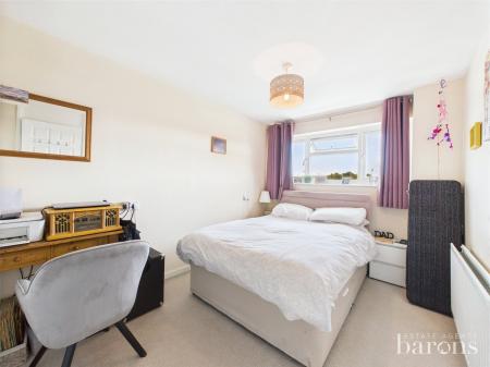 3 bedroom Terraced House for sale in Fabian Close, Basingstoke