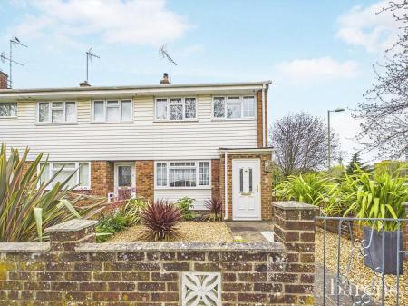3 bedroom End of terrace house for sale in Bourne Court, Basingstoke