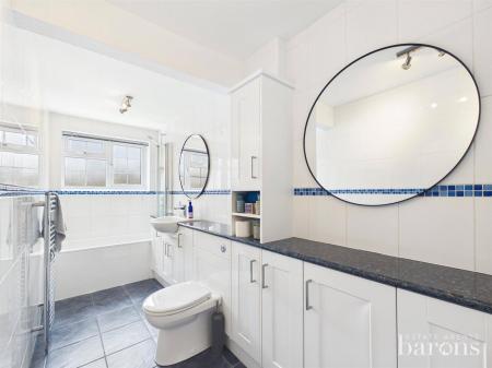 3 bedroom End of terrace house for sale in Bourne Court, Basingstoke