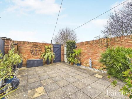 3 bedroom End of terrace house for sale in Bourne Court, Basingstoke