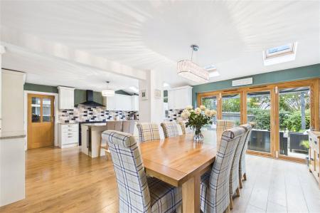 4 bedroom Detached house for sale in Melford Gardens, Basingstoke