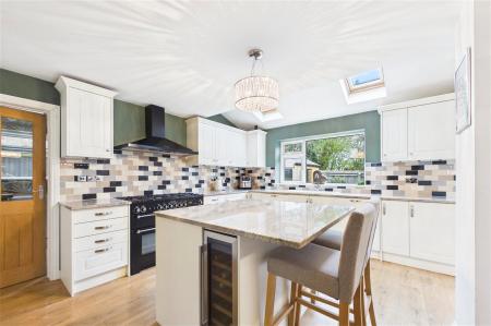 4 bedroom Detached house for sale in Melford Gardens, Basingstoke
