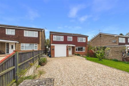 4 bedroom Detached house for sale in Melford Gardens, Basingstoke