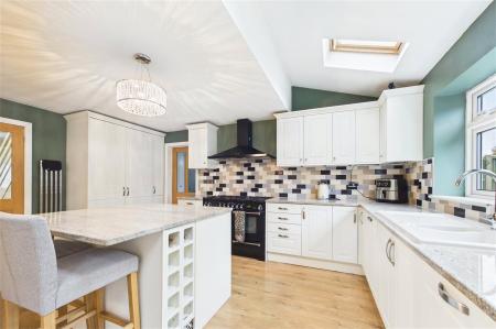 4 bedroom Detached house for sale in Melford Gardens, Basingstoke