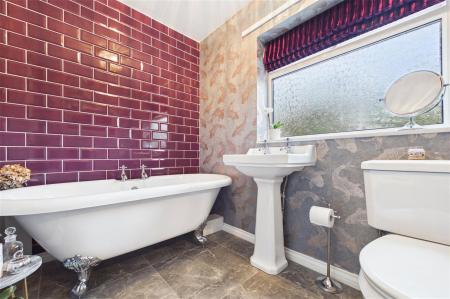 4 bedroom Detached house for sale in Melford Gardens, Basingstoke