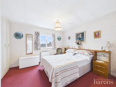 2 bedroom Flat for sale in Westdeane Court, Basingstoke