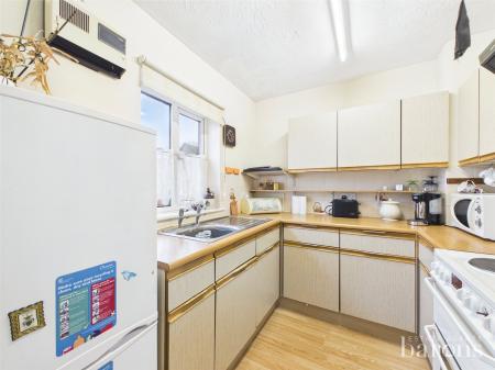 2 bedroom Flat for sale in Westdeane Court, Basingstoke