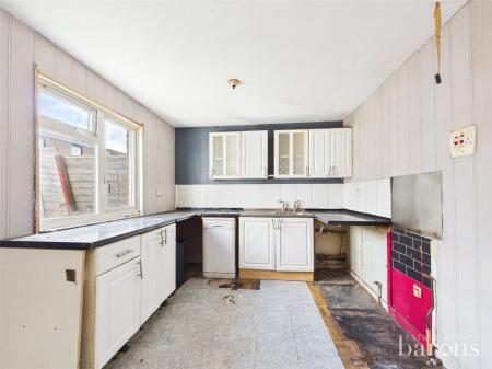 3 bedroom End of terrace house for sale in Gainsborough Road, Basingstoke