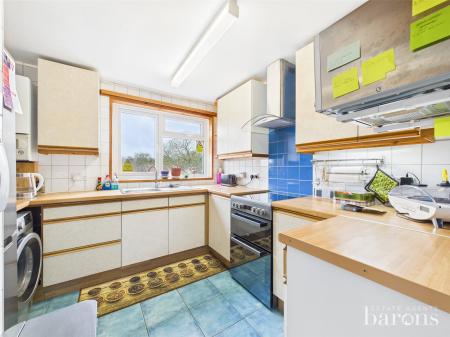 3 bedroom Flat for sale in Shelley Close, Basingstoke
