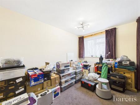 3 bedroom Flat for sale in Shelley Close, Basingstoke