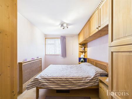 3 bedroom Flat for sale in Shelley Close, Basingstoke