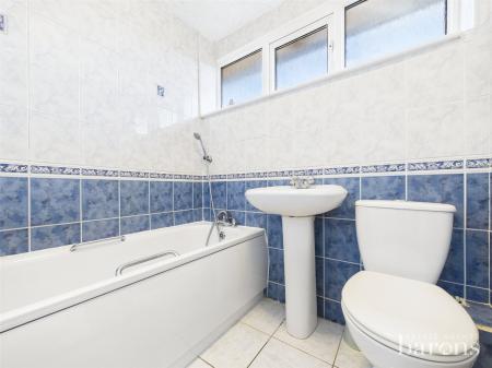3 bedroom Terraced House for sale in Lyn Court, Basingstoke