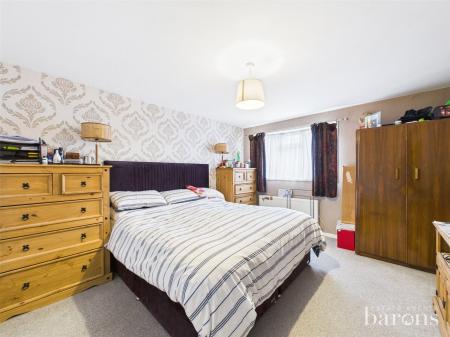4 bedroom House for sale in Shakespeare Road, Basingstoke