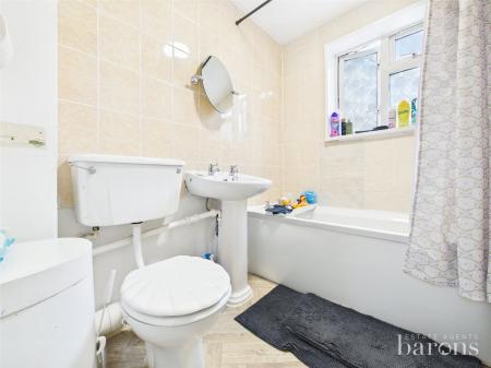 4 bedroom House for sale in Shakespeare Road, Basingstoke