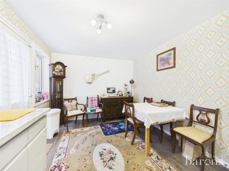 4 bedroom House for sale in Shakespeare Road, Basingstoke