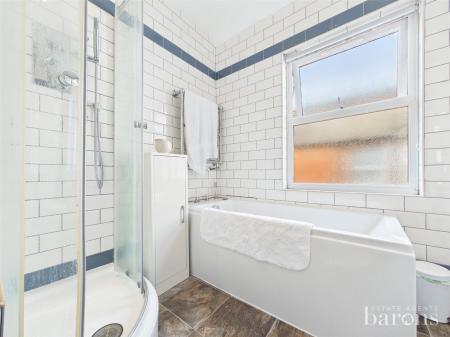 4 bedroom Semi-detached house for sale in Rayleigh Road, Basingstoke