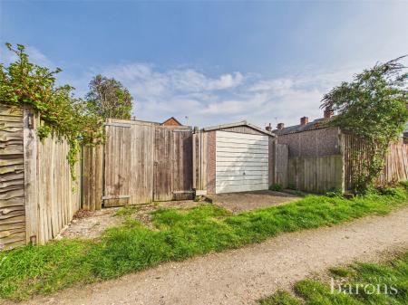 4 bedroom Semi-detached house for sale in Rayleigh Road, Basingstoke