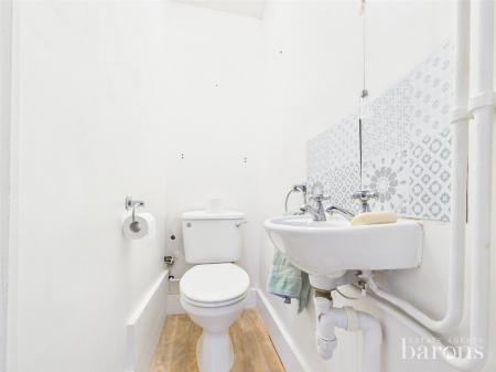 4 bedroom Semi-detached house for sale in Rayleigh Road, Basingstoke