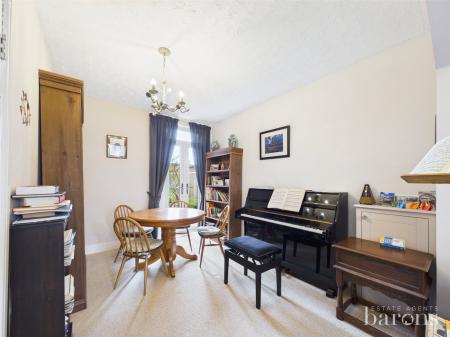 4 bedroom Semi-detached house for sale in Rayleigh Road, Basingstoke