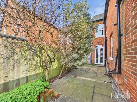4 bedroom Semi-detached house for sale in Rayleigh Road, Basingstoke