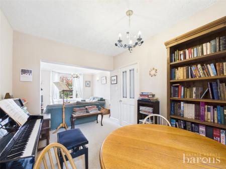 4 bedroom Semi-detached house for sale in Rayleigh Road, Basingstoke