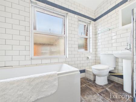 4 bedroom Semi-detached house for sale in Rayleigh Road, Basingstoke