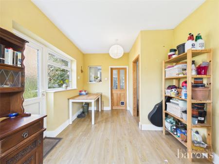 4 bedroom Semi-detached house for sale in Rayleigh Road, Basingstoke