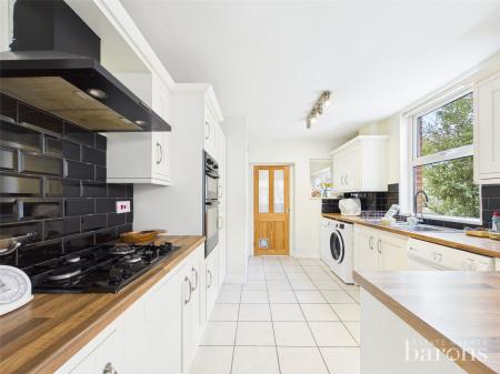 4 bedroom Semi-detached house for sale in Rayleigh Road, Basingstoke
