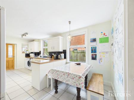 4 bedroom Semi-detached house for sale in Rayleigh Road, Basingstoke