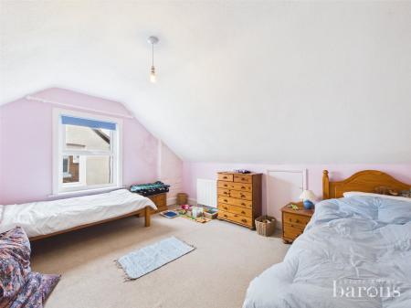 4 bedroom Semi-detached house for sale in Rayleigh Road, Basingstoke
